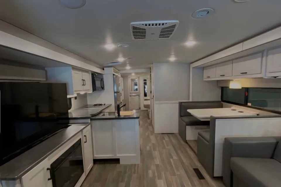 Amandeep's Winnebago 36z Class A