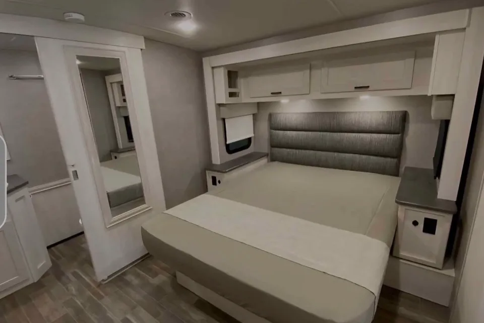 Amandeep's Winnebago 36z Class A