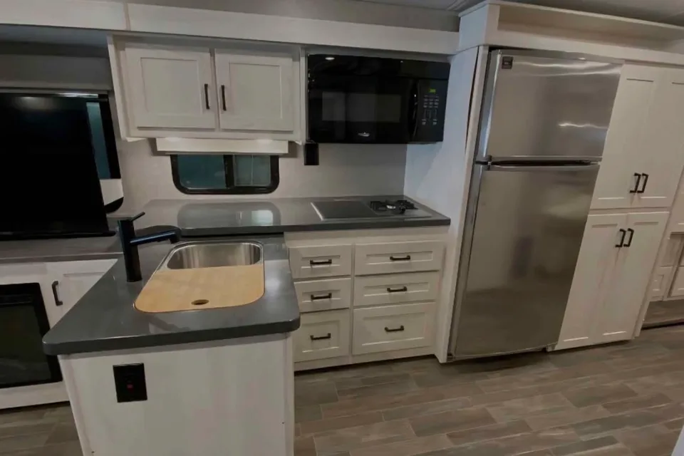 Amandeep's Winnebago 36z Class A