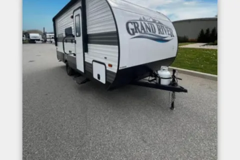 Julius's Grand River 19BH Travel Trailer