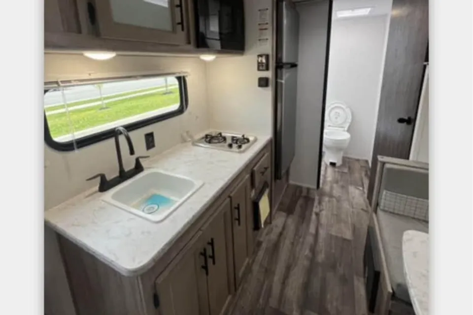 Julius's Grand River 19BH Travel Trailer