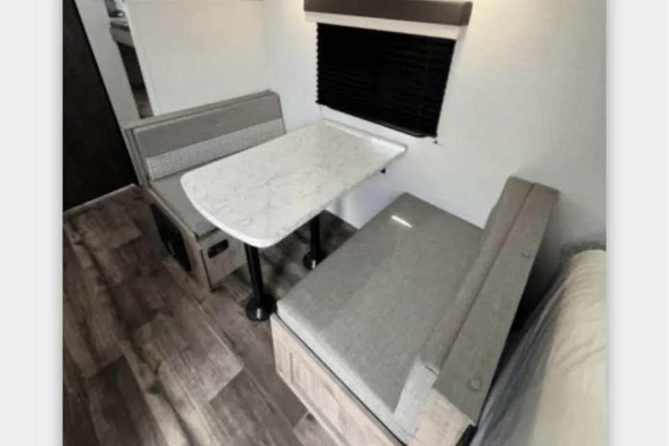 Julius's Grand River 19BH Travel Trailer