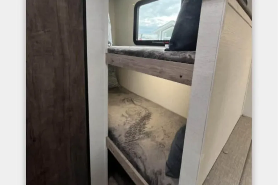 Julius's Grand River 19BH Travel Trailer