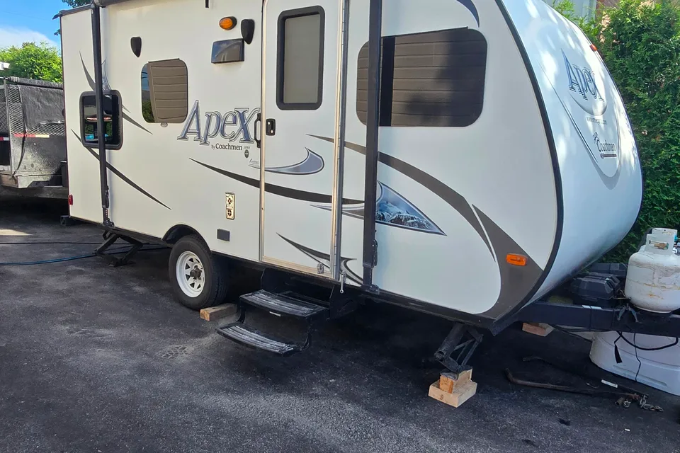 Coachmen Apex Roulotte