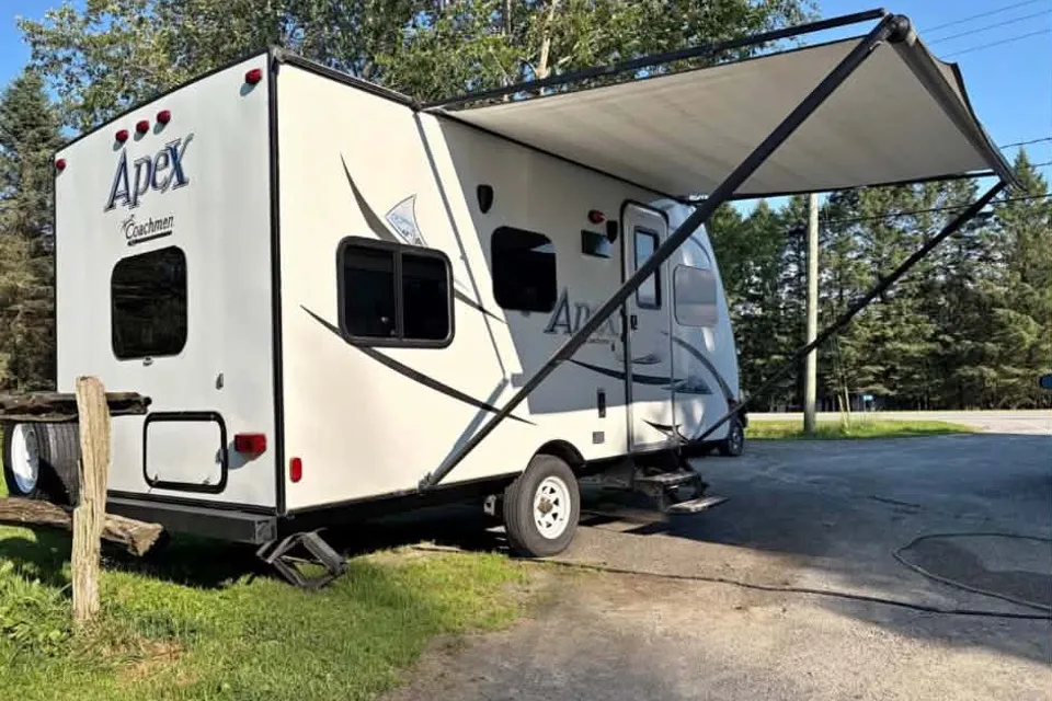 Coachmen Apex Roulotte