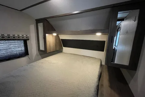 Prime Time Tracer Breeze 26DBS Travel Trailer
