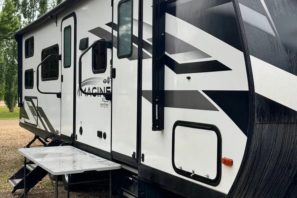 Shane's Imagine XLS25DBE Travel Trailer