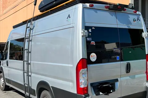 Marguerite’s VanLife 21’ Ram 3500