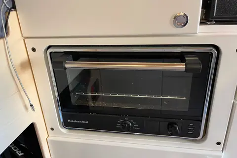 Marguerite’s VanLife 21’ Ram 3500