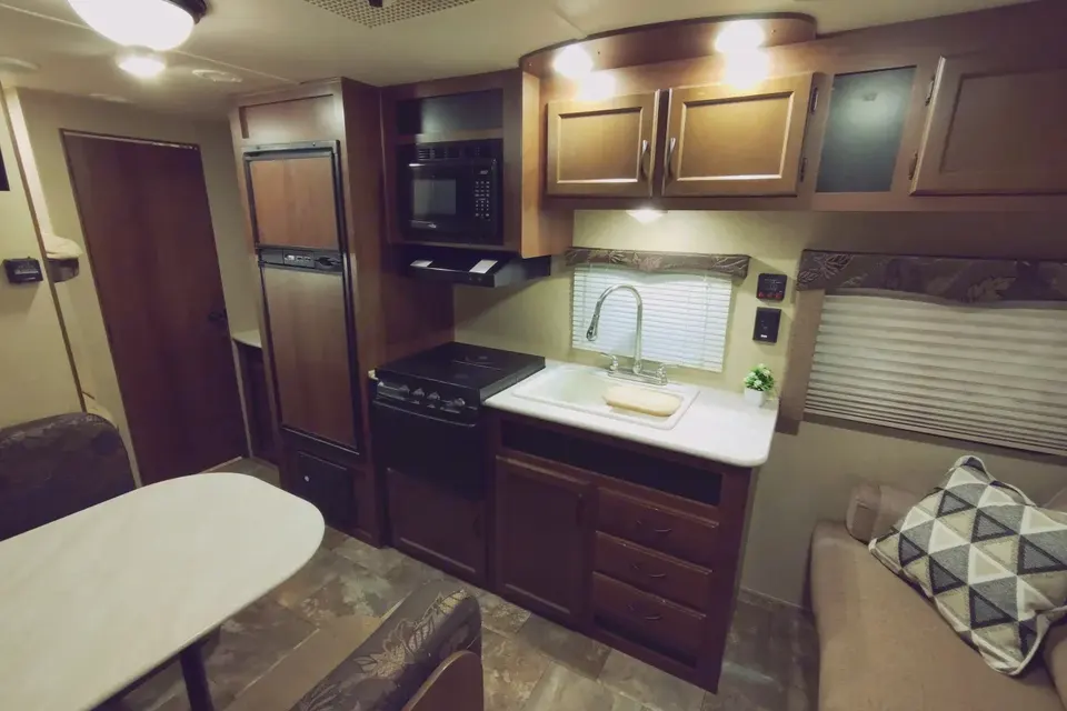 Meet Brian, Luxury Jayco craftmanship, ample storage and a spacious layout for up to 8 people.