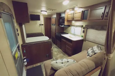 Meet Brian, Luxury Jayco craftmanship, ample storage and a spacious layout for up to 8 people.