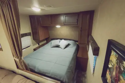 Meet Brian, Luxury Jayco craftmanship, ample storage and a spacious layout for up to 8 people.