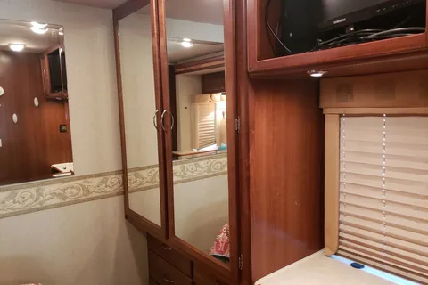 LAKHA's Fleetwood M-32V Class A