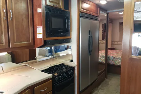 LAKHA's Fleetwood M-32V Class A