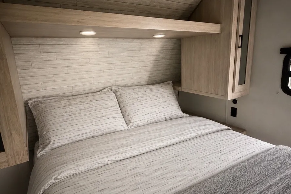 Brand NEW Forest River Aurora Light Bunk House PET Friendly