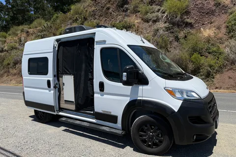 CoPeak Winnebago pocket Solis Class B