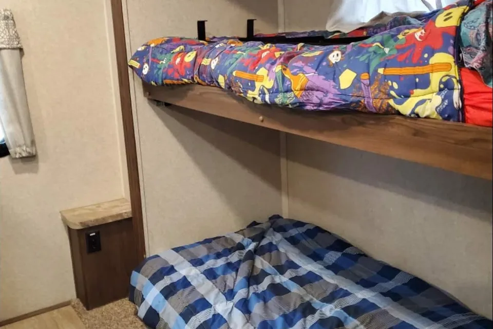 Jaime & Terry's Rockwood Signature Ultra Lite 8327SS Travel Trailer
