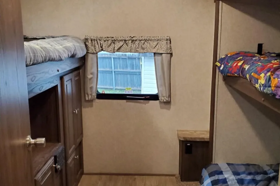 Jaime & Terry's Rockwood Signature Ultra Lite 8327SS Travel Trailer