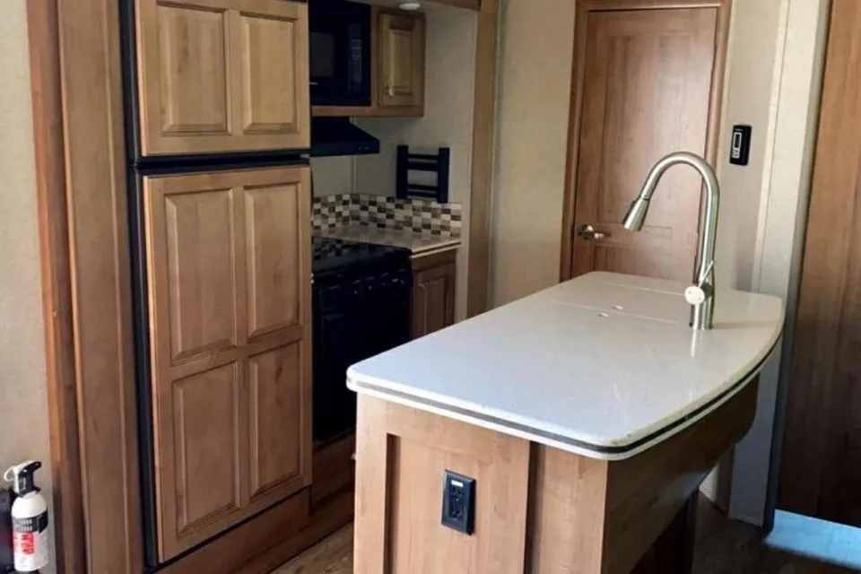 Jaime & Terry's Rockwood Signature Ultra Lite 8327SS Travel Trailer