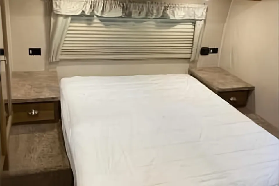 Jaime & Terry's Rockwood Signature Ultra Lite 8327SS Travel Trailer