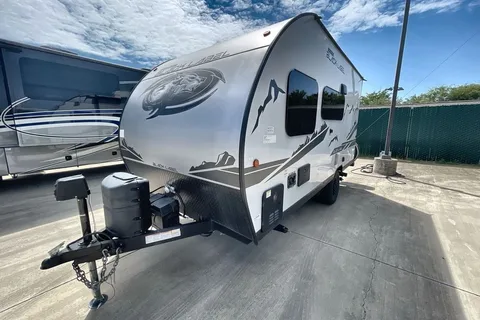Couples Retreat Offroad Travel Trailer