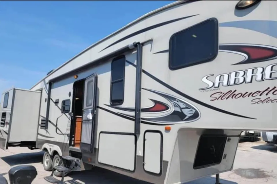 Terry's Palomino Sabre Fifth Wheel