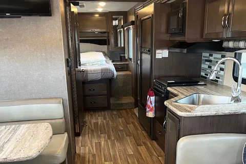Spalding’s Thor Motor Coach ACE 30.4 Class A