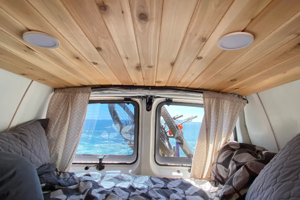 Juan de Fuca the Wondervan (Wanda) - Chevrolet Express 3500 Campervan