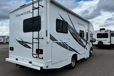 2025 Thor Magnitude 22GA, An Absolute Travel Machine Dream