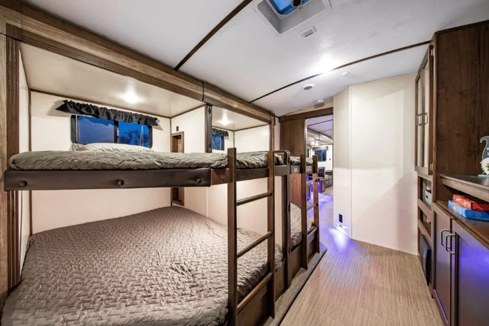Unique Quad Double-Bunks Sleeps 12