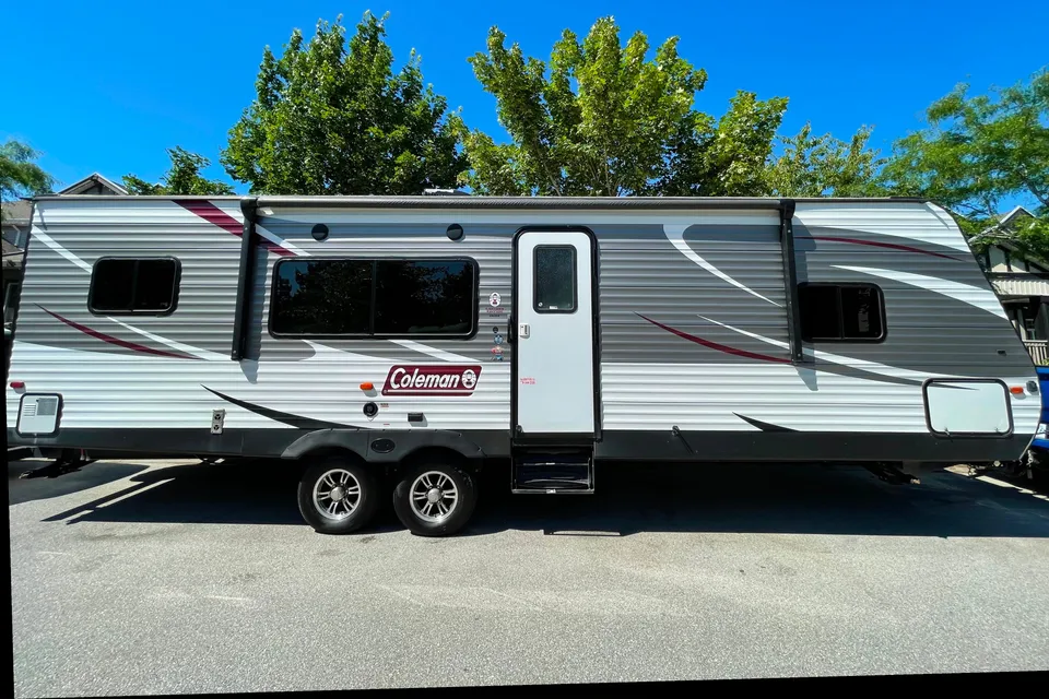 Khan sisters Coleman Lantern 286RK Travel Trailer