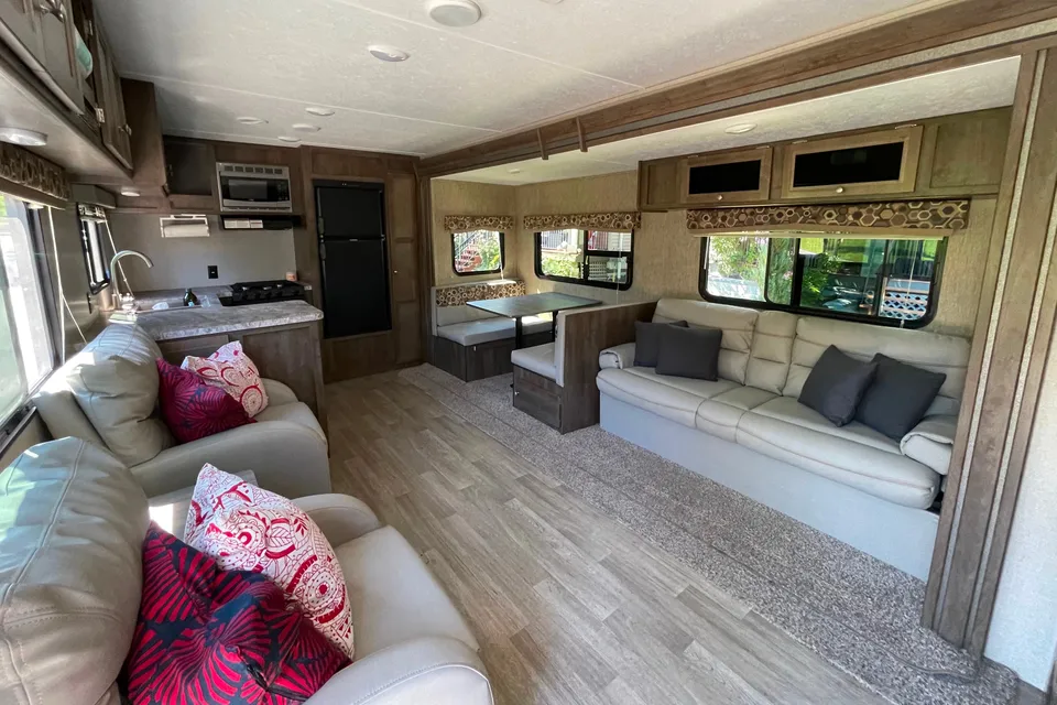 Khan sisters Coleman Lantern 286RK Travel Trailer