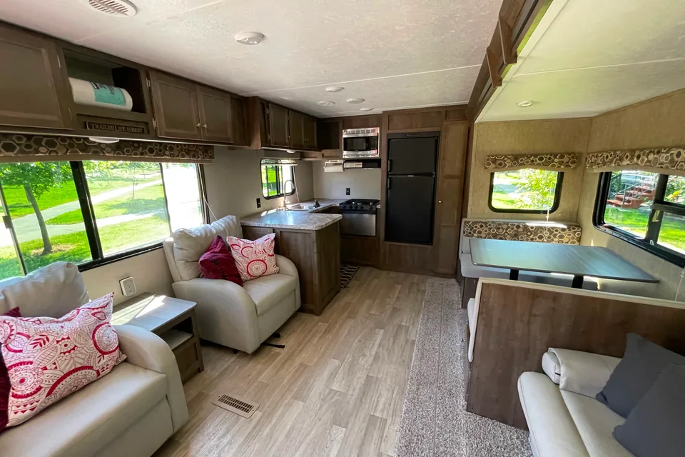 Khan sisters Coleman Lantern 286RK Travel Trailer