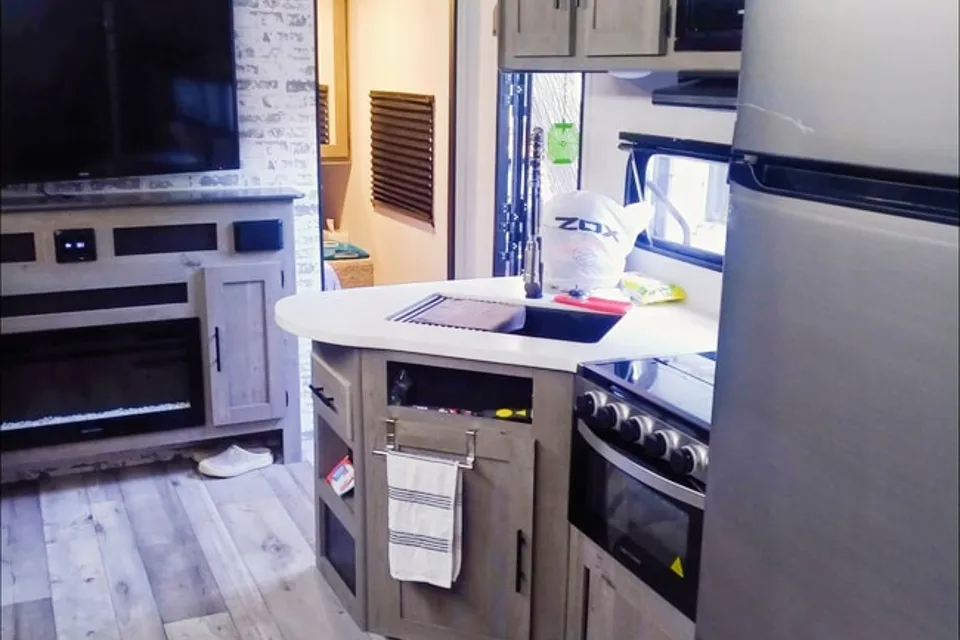 WhatWhat 303bh springdale Travel Trailer