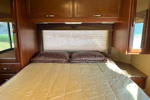 FletchCraft - Showroom Quality Thor Freedom Elite 28 ft. Motorhome (Class C)