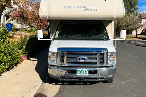 FletchCraft - Showroom Quality Thor Freedom Elite 28 ft. Motorhome (Class C)
