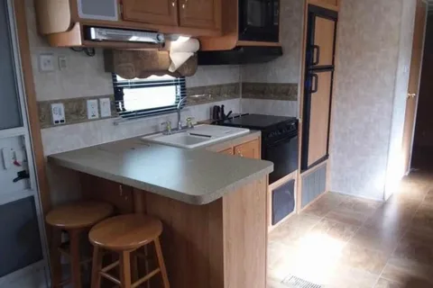 Spacious Family-Friendly Trailer – with quad bunks!