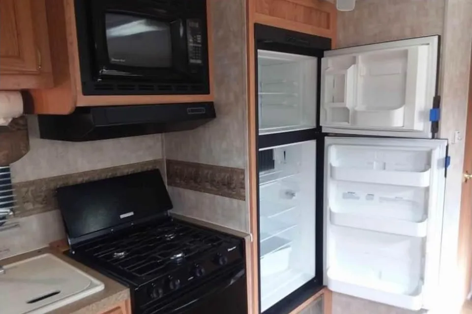 Spacious Family-Friendly Trailer – with quad bunks!