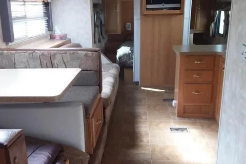 Spacious Family-Friendly Trailer – with quad bunks!