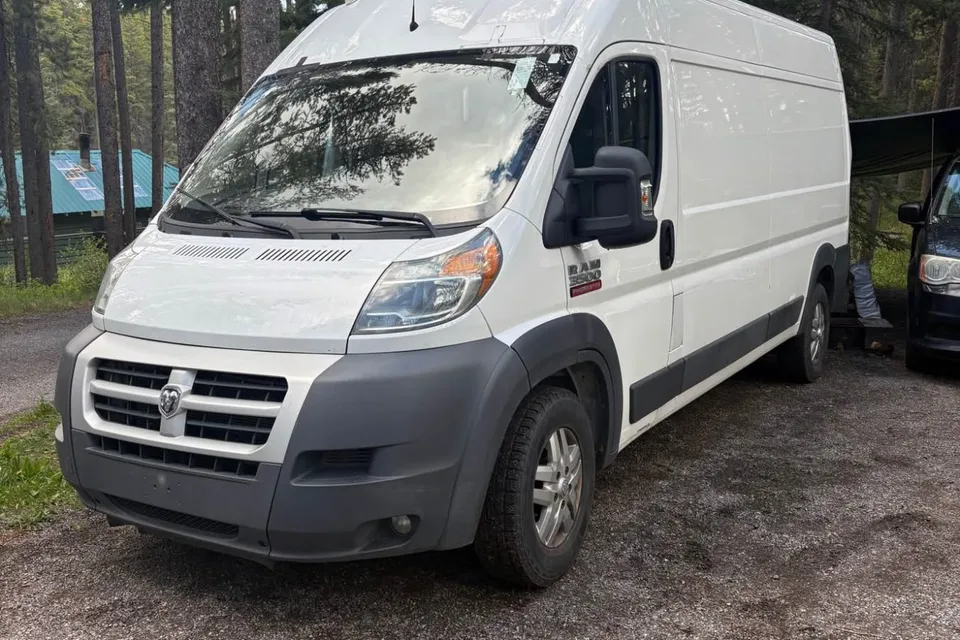Hani,Dodge Ram 3500 pro master Camper