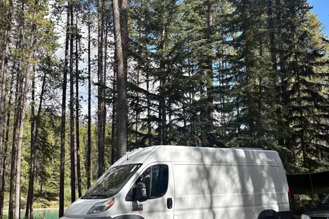 Hani,Dodge Ram 3500 pro master Camper