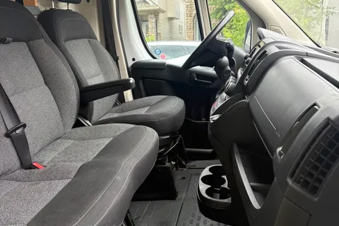 Hani,Dodge Ram 3500 pro master Camper