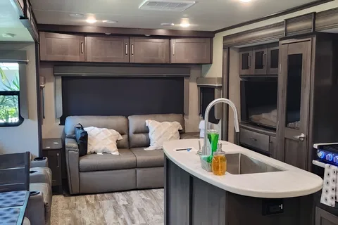 Petra's kids friendly Luxury Grand Design Reflection 315 RLTS Travel Trailer