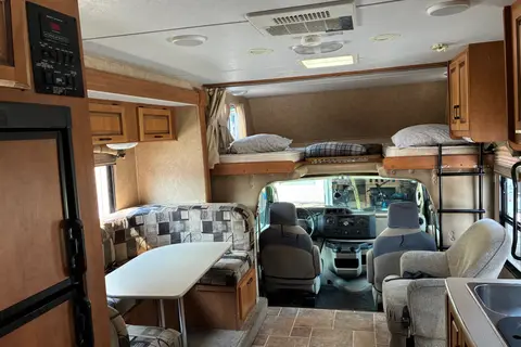 #2Julia's Forest River Sunseeker Class C