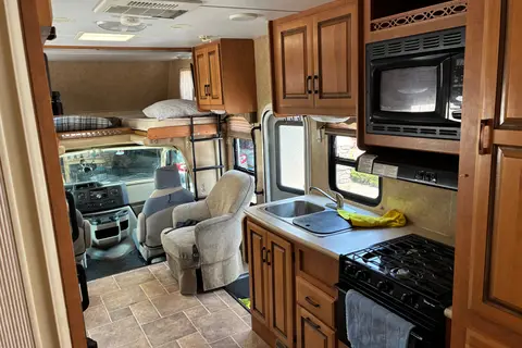 #2Julia's Forest River Sunseeker Class C