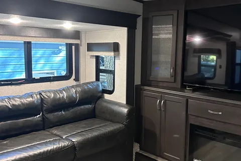 Delilah's Daydream- DELIVERY ONLY!
