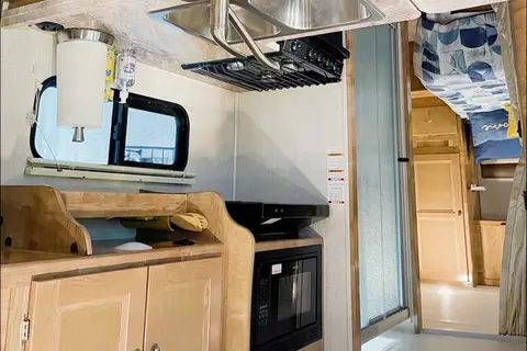 Jc venture  Coachmen Leprechaun  Class C