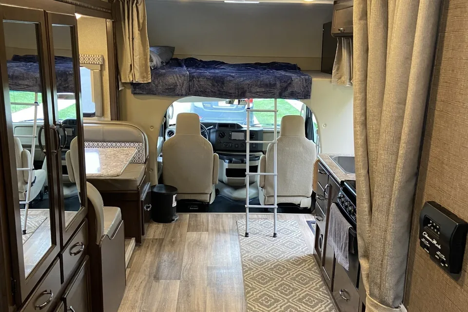 2018 Thor Freedom Elite 24FE – Easy to Drive, Comfortable & Adventure Ready