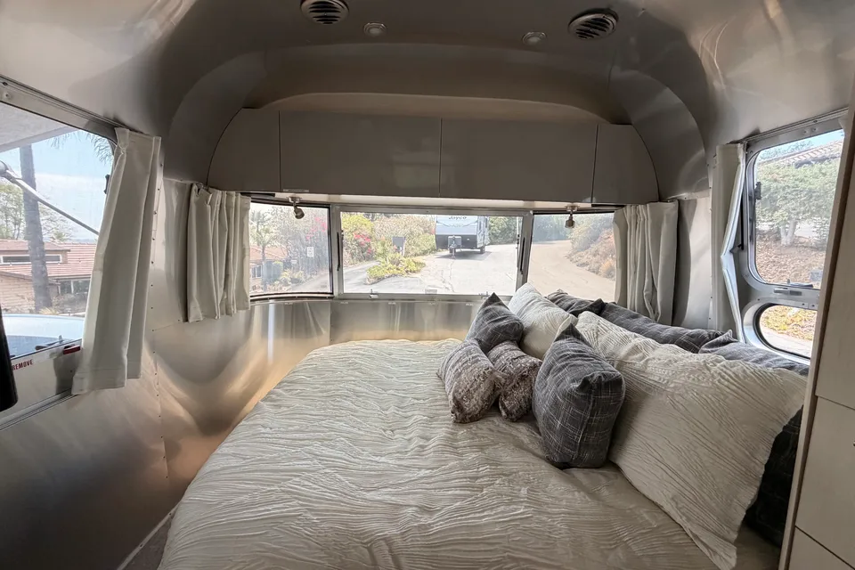 2022 Airstream Panoramic windows, Rear Hatch, Military Base access