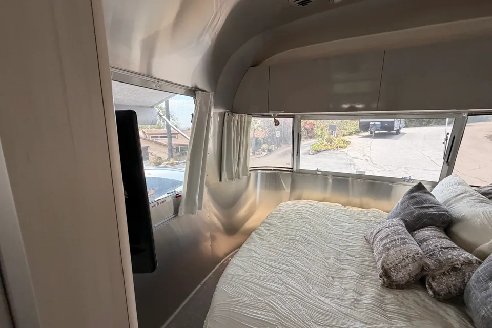 2022 Airstream Panoramic windows, Rear Hatch, Military Base access